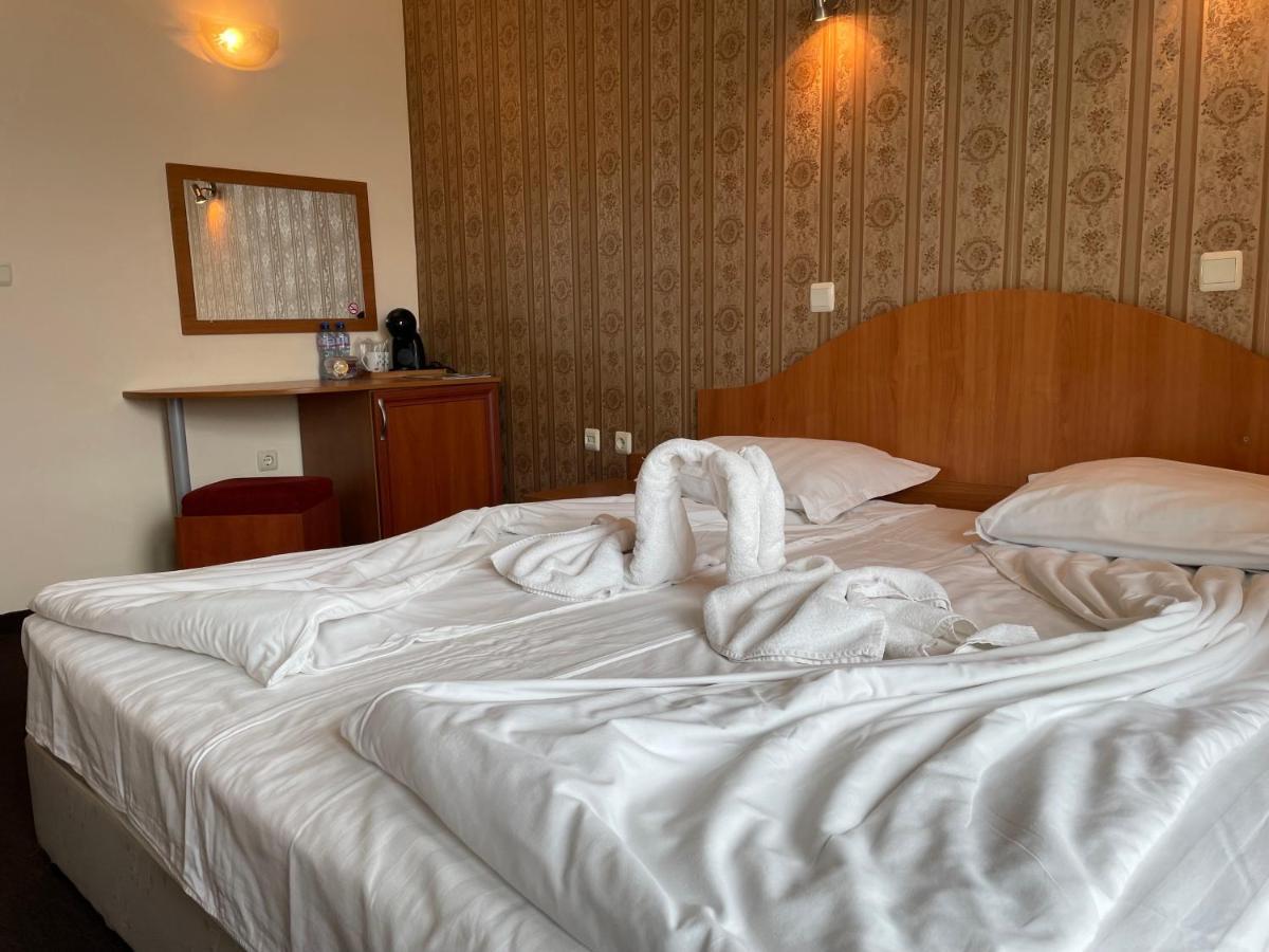 Family Hotel Deykin Slântsjev Brjag Eksteriør bilde