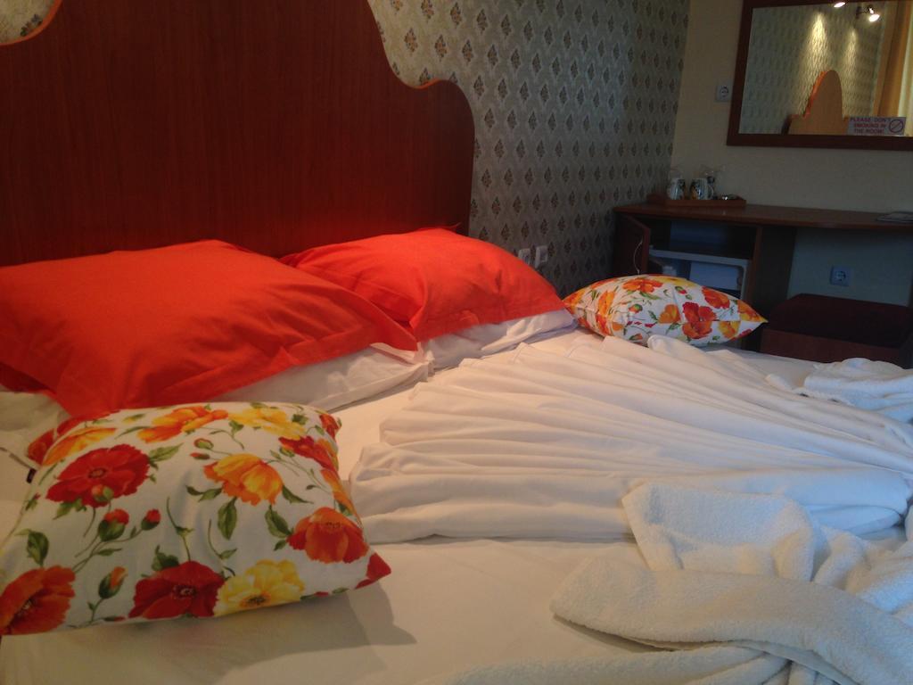 Family Hotel Deykin Slântsjev Brjag Rom bilde